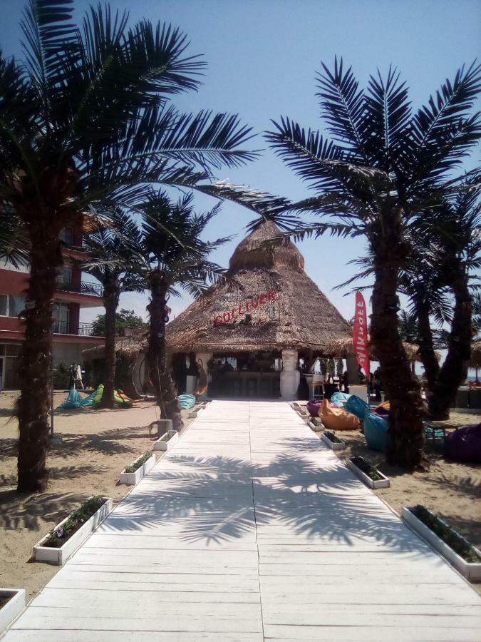 Santa Sofia Studio Apartment Pantai Sunny Luaran gambar